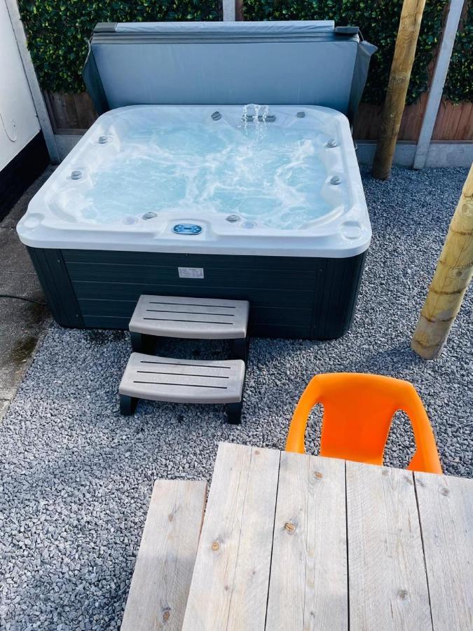 Stylish Hot Tub House With Free Parking! Villa Йорк Екстериор снимка